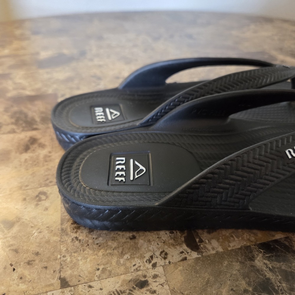 Reef Women's Water Court Thong Flip Flop Sandals black Size 8 beach vacation - Picture 2 of 13